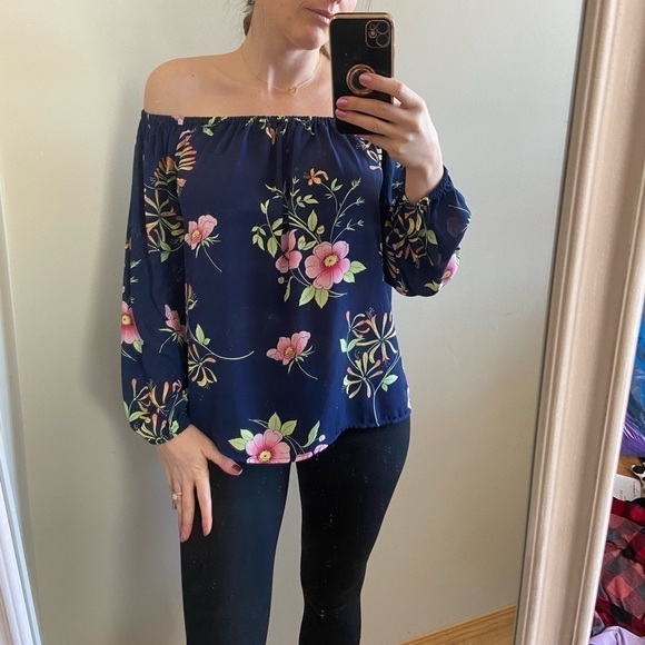 ⭐️2 FOR $20⭐️ GAP Off shoulder floral boho flowy blouse. Size small - Picture 4 of 12